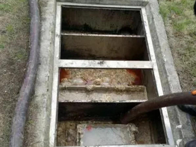 壤塘隔油池清理